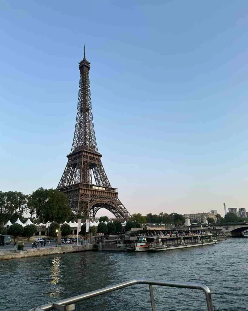 Eifel Tower view from the Siene River Cruise