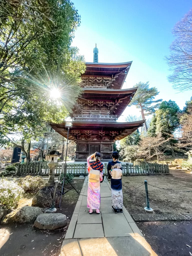 Gotokuji Temple and Gisha's in Kimonos in Tokyo