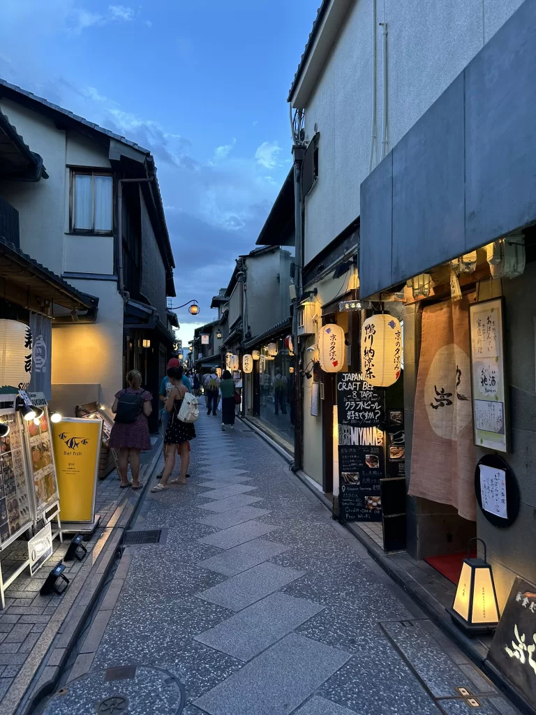 Pontocho Alley in Kyoto - a must thing do in Kyoto
